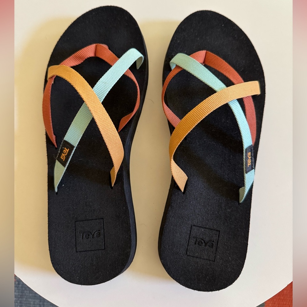 Teva Olowahu Sandal Size 9